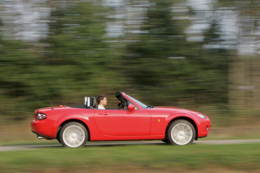  Mazda MX-5 Roadster Coupe 2006 года  (фото 30 из 212)